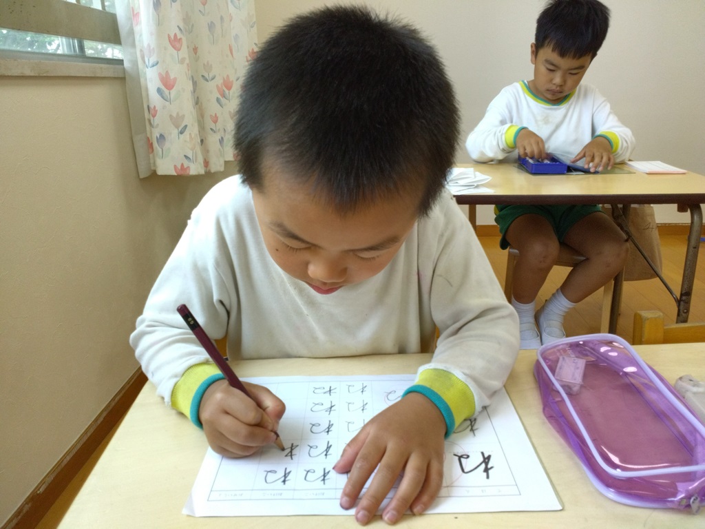 書道教室　4・5歳児　課外保育　　　　　　　　　　（任意で参加・費用は保護者負担）